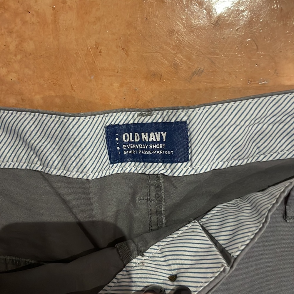 Old navy gray everyday short - Picture 2 of 4